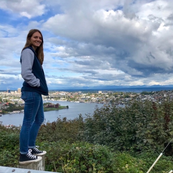 Meet your Posher, Selena - Picture 3 of 8